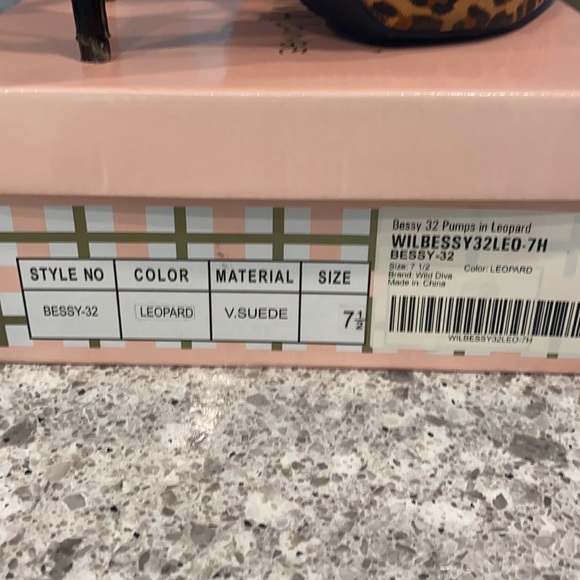 Wild Diva Lounge pumps. - Picture 7 of 7